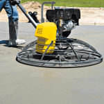 بتن ریزی کف با ماله پروانه ای